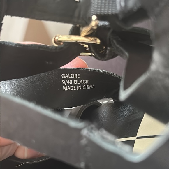 Dolce Vita Galore Sandals - Picture 7 of 7